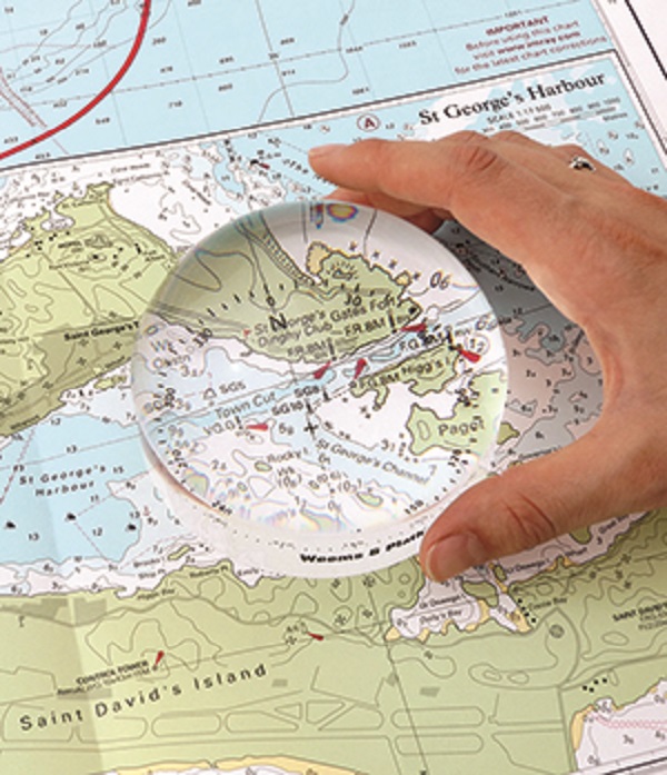 CRYSTAL MAGNIFIER (4X) WITH COMPASS ROSE